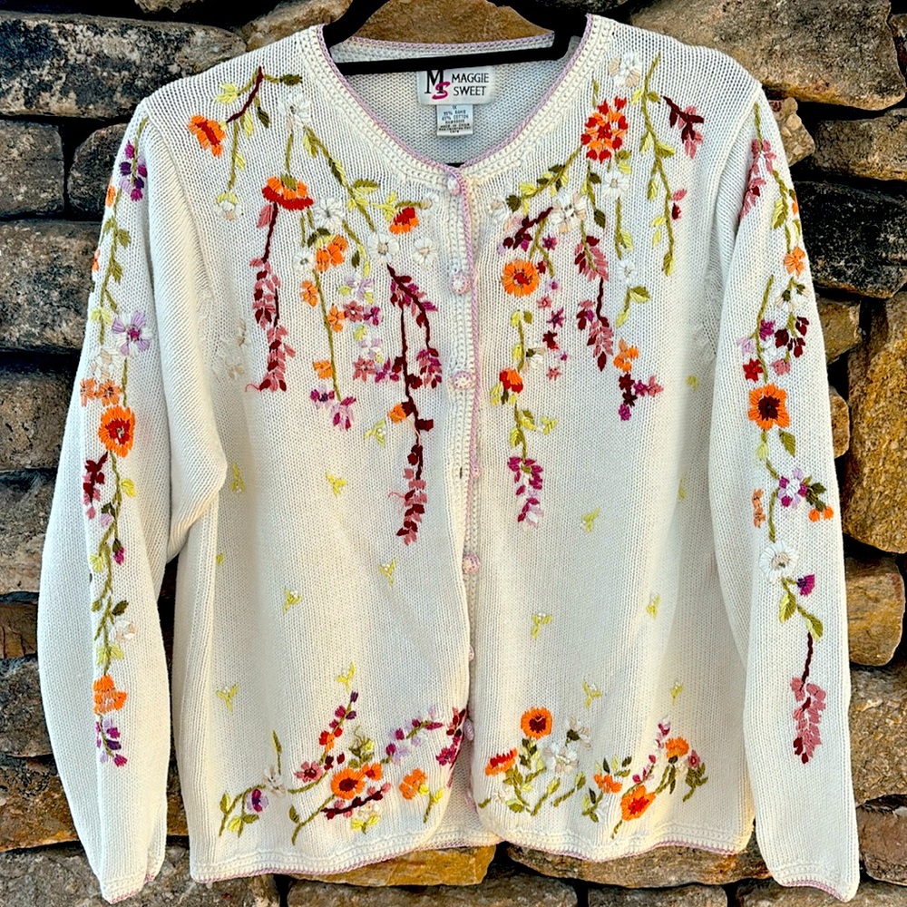 Floral Embroidered button down VINTAGE sweater Boho Bohemian 🌺 runs small